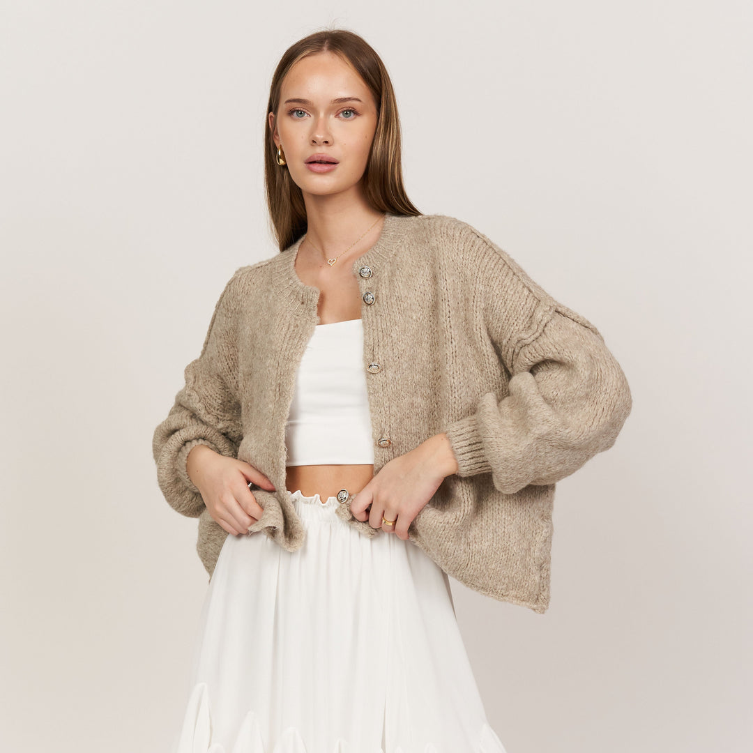 Krótki oversize’owy kardigan “CozyGlam”